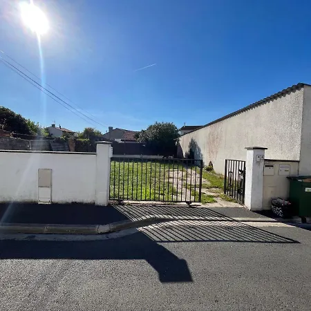 Maison De Plain Pied Avec Jardin Et Parking Prive