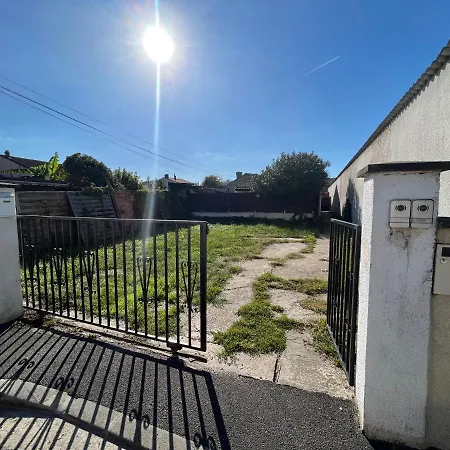 Maison De Plain Pied Avec Jardin Et Parking Prive