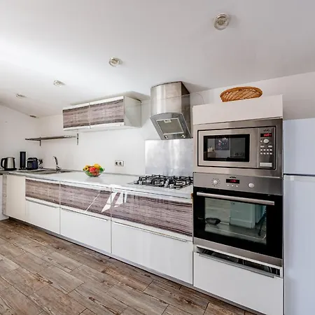 Daire Maison De Plain Pied Avec Jardin Et Parking Prive *